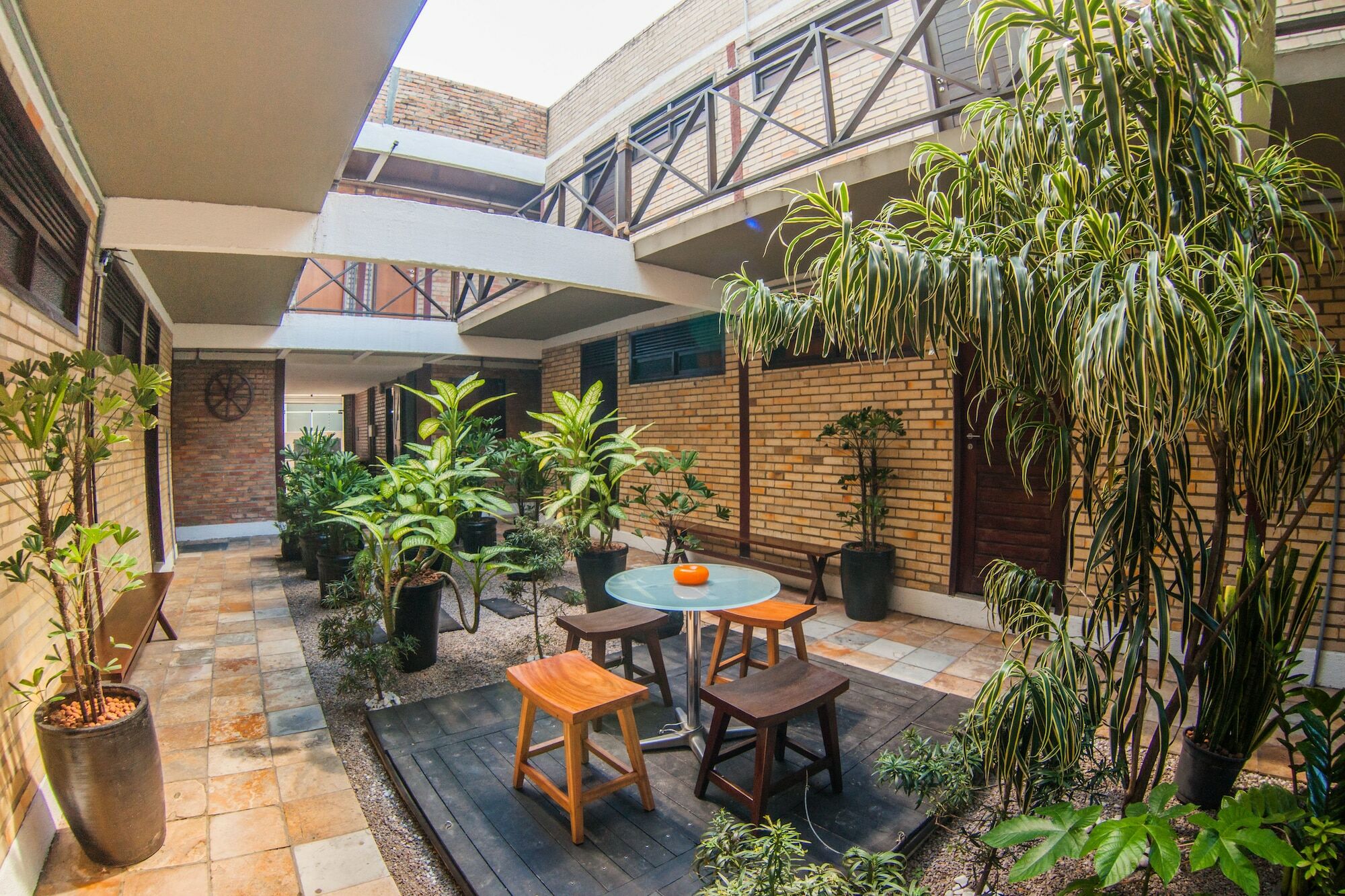 Economy Flat 2*